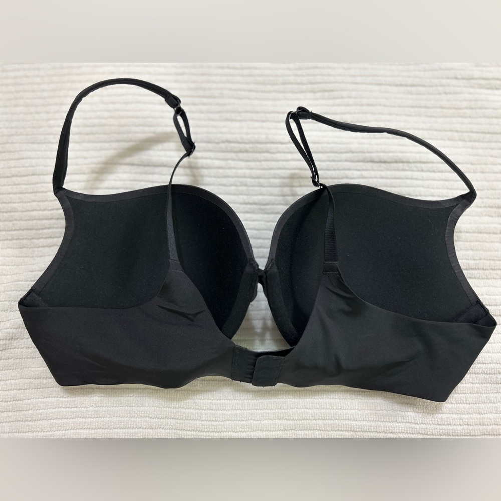 SKIMS Black Seamless T-Shirt Bra with Adjustable Straps - Picture 8 of 9